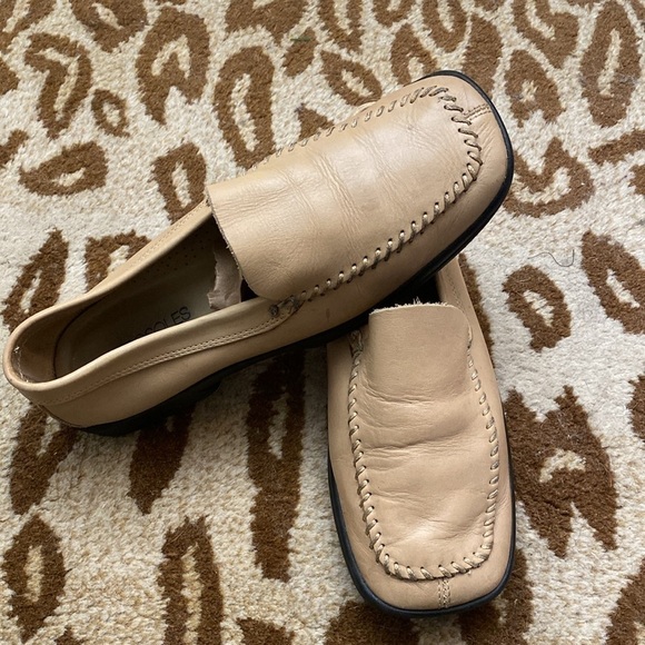 AEROSOLES leather Shoes Womens 8.5 moccasins flats comfort leather Tan Walking - Picture 2 of 11
